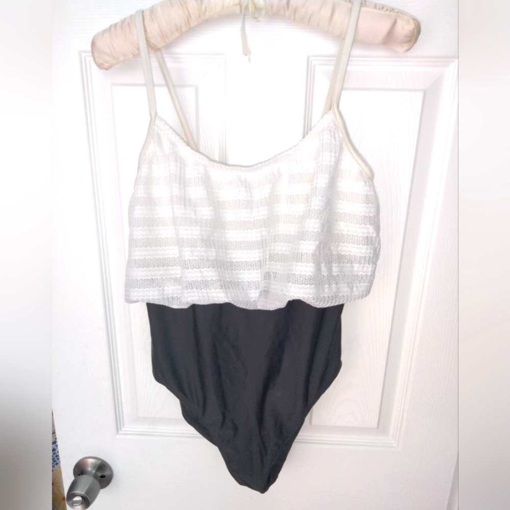 SUNSTREAK Vintage one piece swimsuit with a blouson  top piece EUC